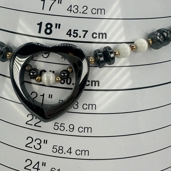 Vintage Hematite Heart Necklace Mother Of Pearl Beads Barrel Clasp Unise… - Picture 8 of 8